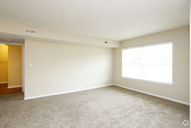 1BR, 1BA - 777sf Spruce- Living Area - Honeytree Apartments