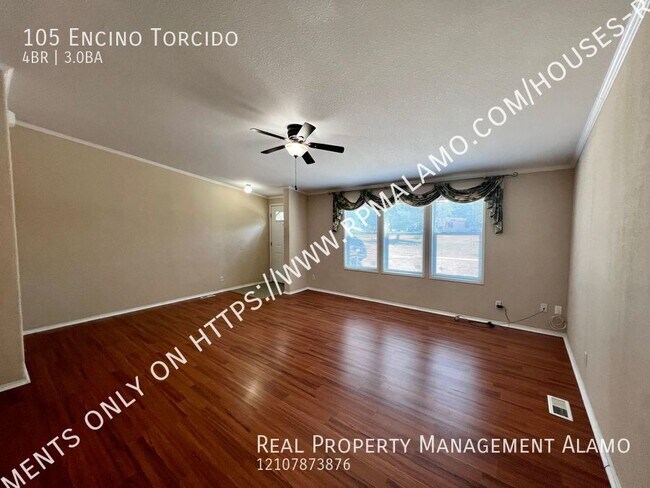 Building Photo - 105 Encino Torcido