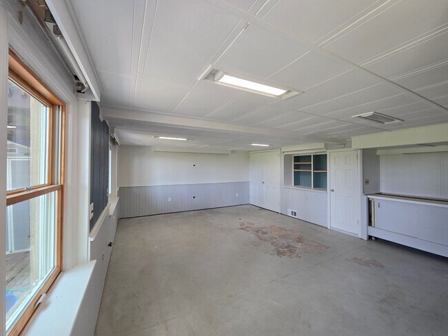 Building Photo - 15 Carpender Rd