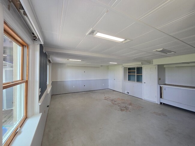 Building Photo - Amazing views overlooking the Raritan River! Commuter delight! Single family home with 2-bedroom,...