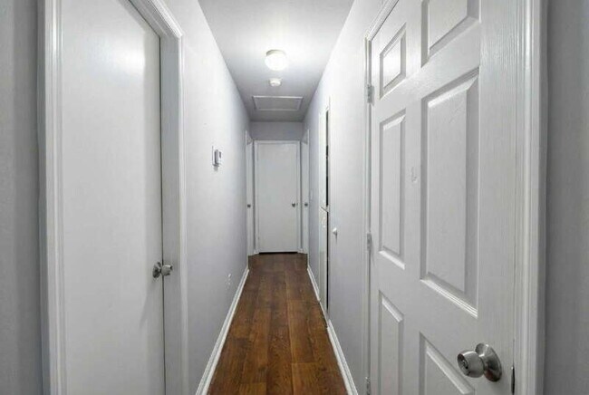 Building Photo - 1917 Watkins Dr