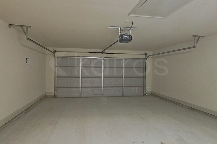 Building Photo - 8134 Hendrick Dr