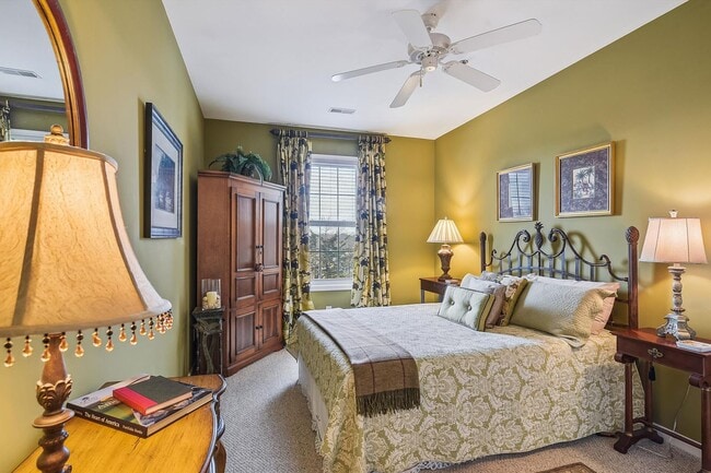 Building Photo - Enjoy coastal living in this Rehoboth Beach apartment, perfectly situated near the boardwalk, bea...