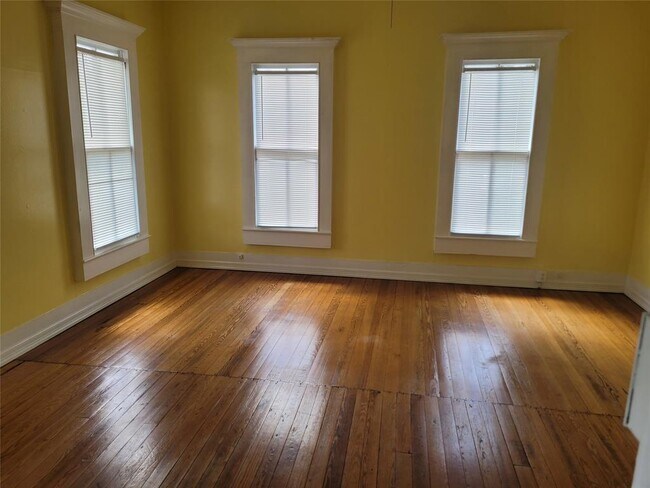 Building Photo - 403 Fawcett St