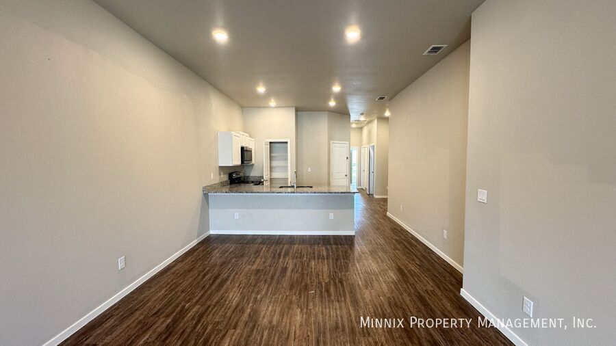 Building Photo - 2112 N Avenue L