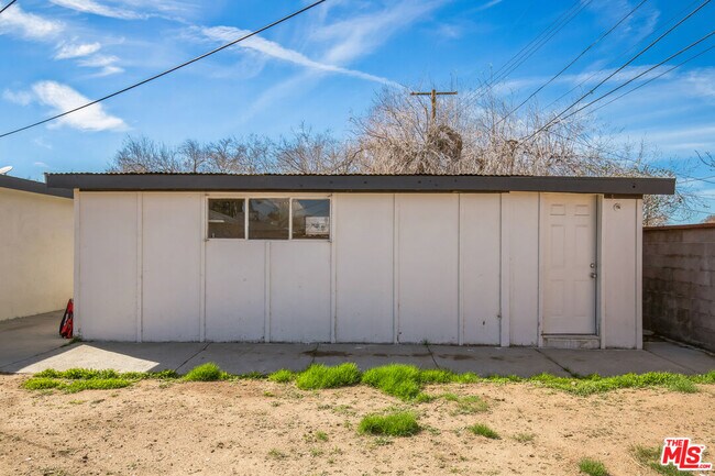 Building Photo - 1135 Pillsbury St