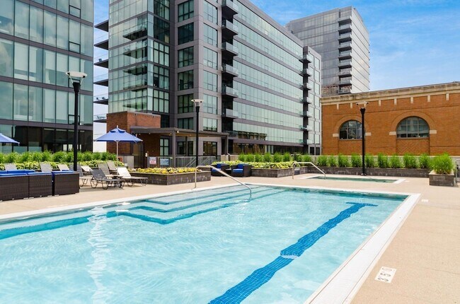 Building Photo - 251 Daniel Burnham Square