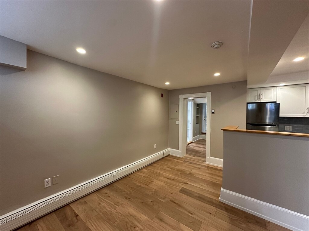 Building Photo - 61 Phillips St