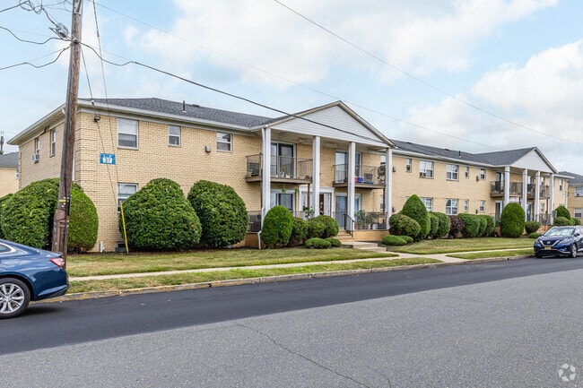 Building Photo - Carteret Gardens