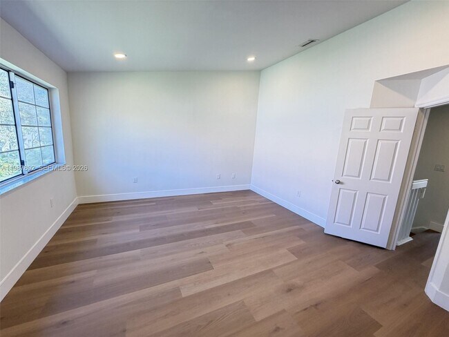 Building Photo - 20951 Vía Oleander