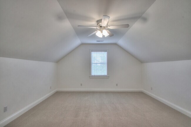 Building Photo - 4335 N Chapel Rd