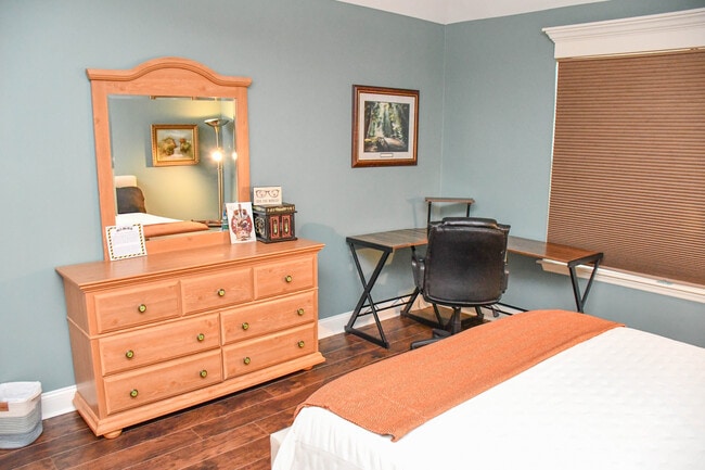 Building Photo - 2546 Bascom Dr