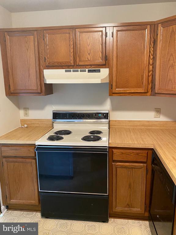 Building Photo - 200 Chesterfield Ln