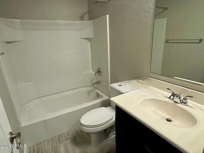 Building Photo - 1433 E Lovebird Ln