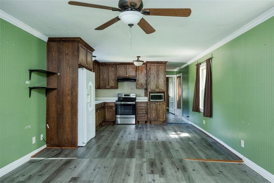 Building Photo - 2205 Willow Cove Dr