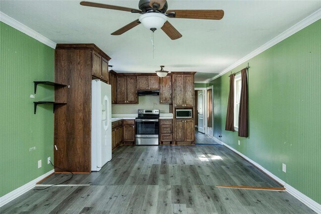 Building Photo - 2205 Willow Cove Dr