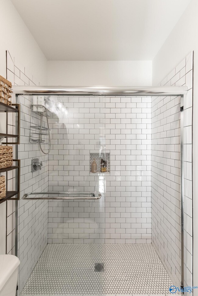 Building Photo - 32 Hillcrest Ave NW