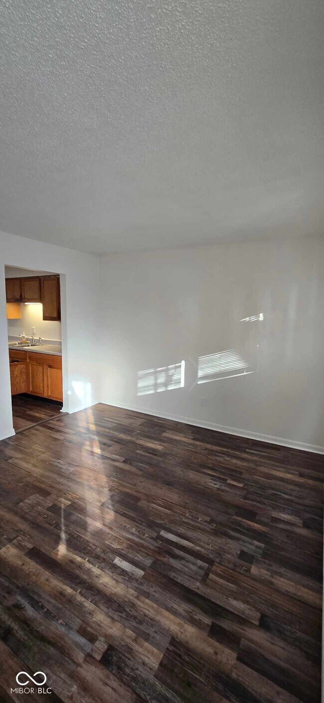 Building Photo - 570 US-52