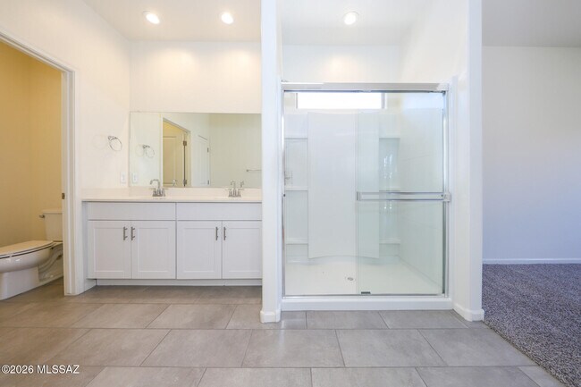 Building Photo - 7760 S Via Perfecta