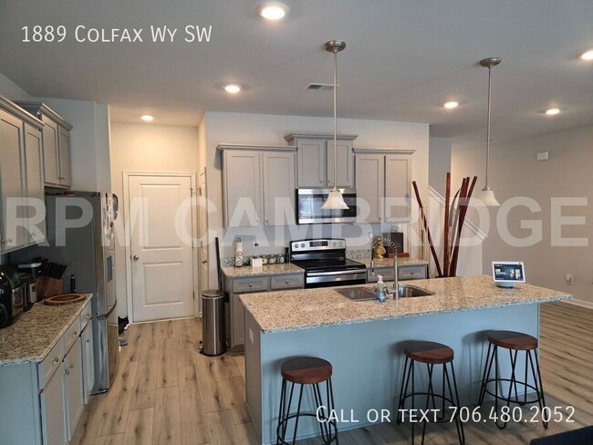 Building Photo - For Rent: Stunning 3-Bed, 3-Bath Townhome ...