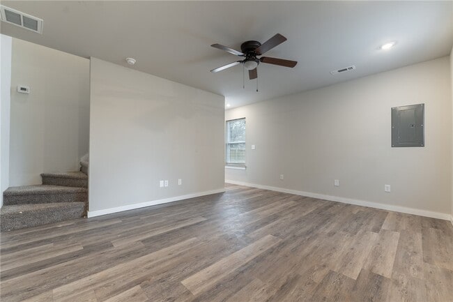 Building Photo - 1370 N Porter Rd