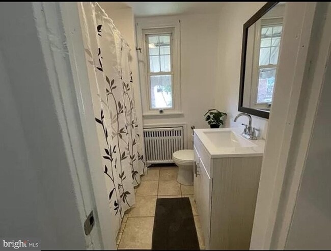 Building Photo - 166 Clymer St