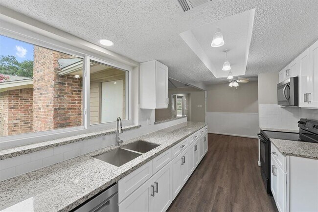 Building Photo - 7103 Foxway Ln