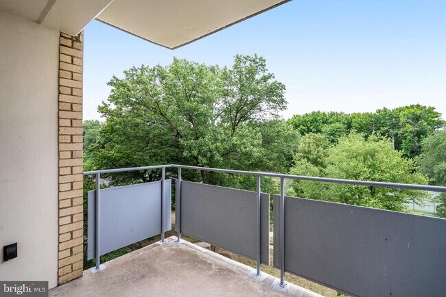 Building Photo - 6621 Wakefield Dr