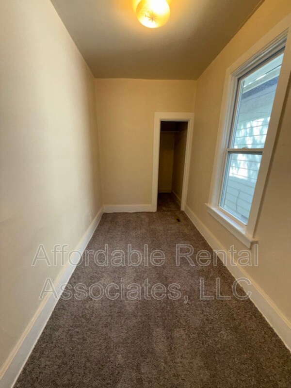 Building Photo - 1306 W Scott St