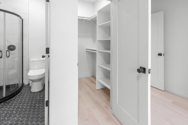 Building Photo - 680 Hart St