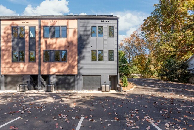 Building Photo - Modern Living in the Heart of Plaza Midwood!