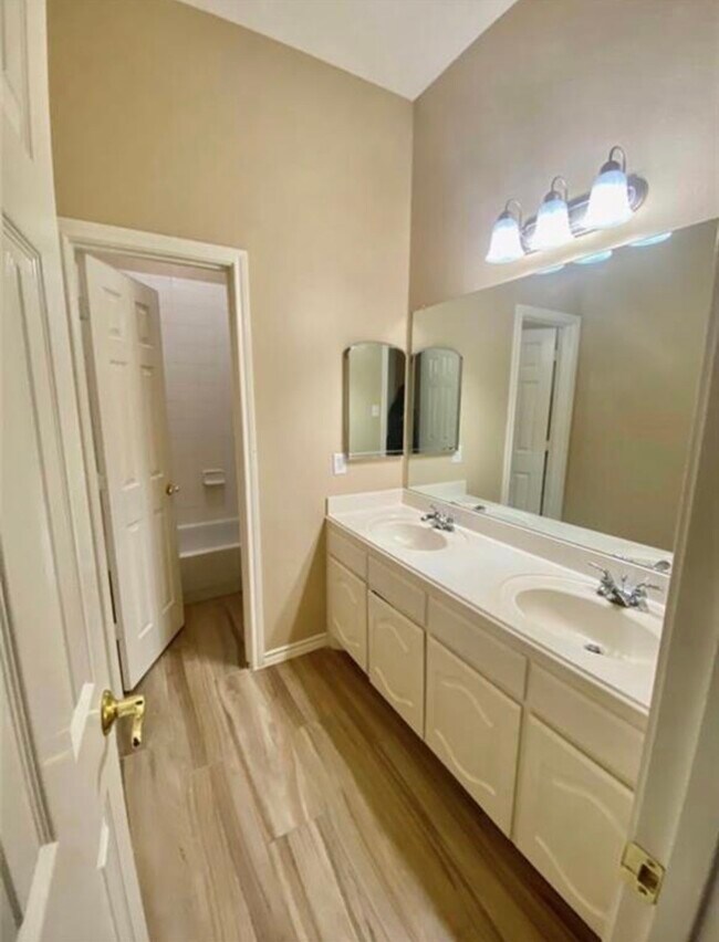Building Photo - 5618 Indigo Trails Dr