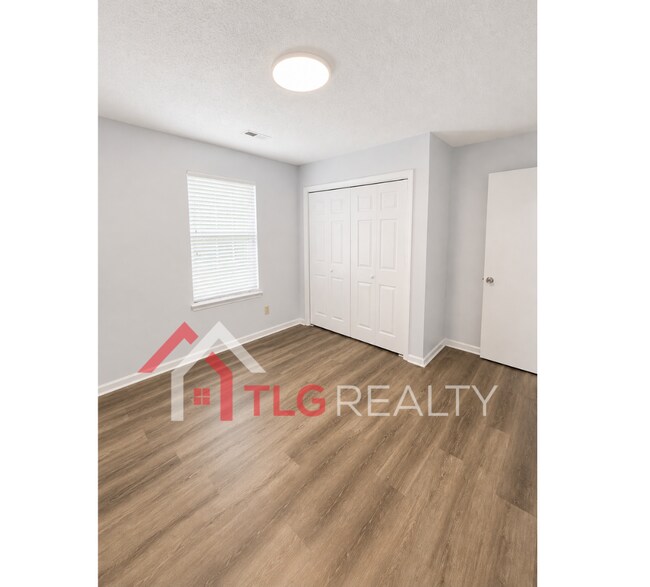 Building Photo - 3821 Rosedown Dr