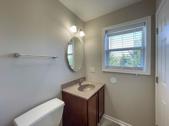 Building Photo - 406 Villas Ct