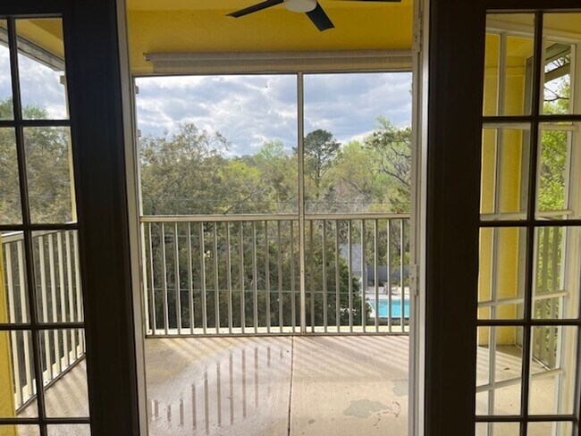 Building Photo - 3rd FL 2/2 Condo Charleston Place