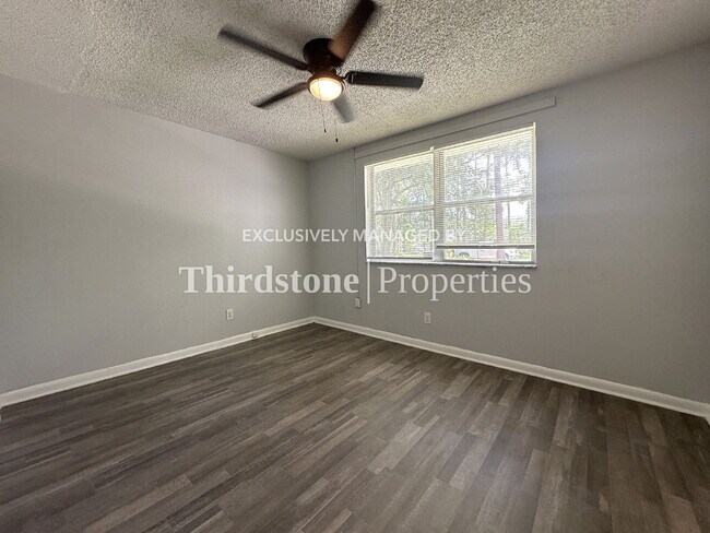 Building Photo - 1160 Comanche St