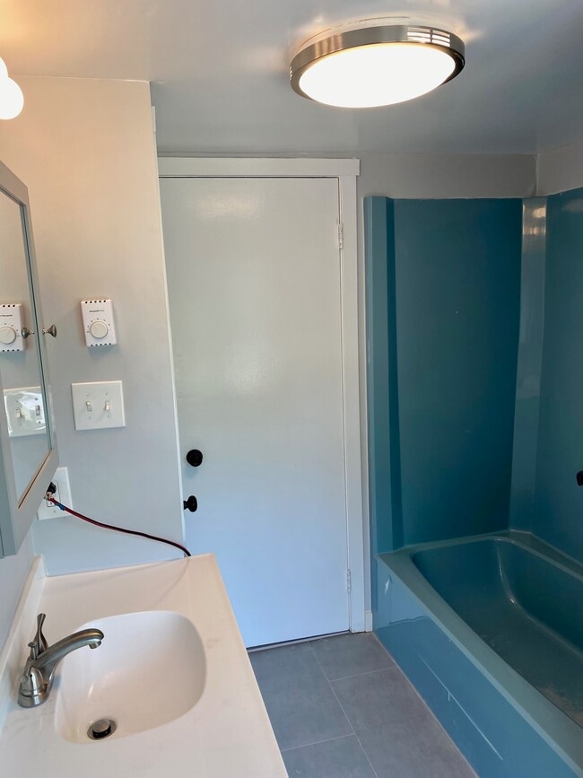 Building Photo - 11 N Colonial Dr