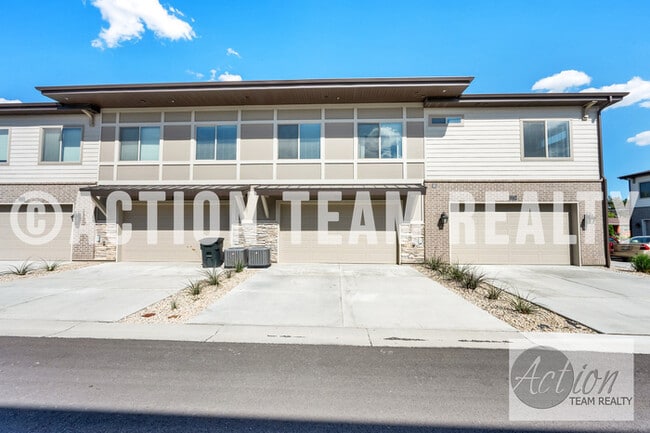 Building Photo - Townhome in Riverton!