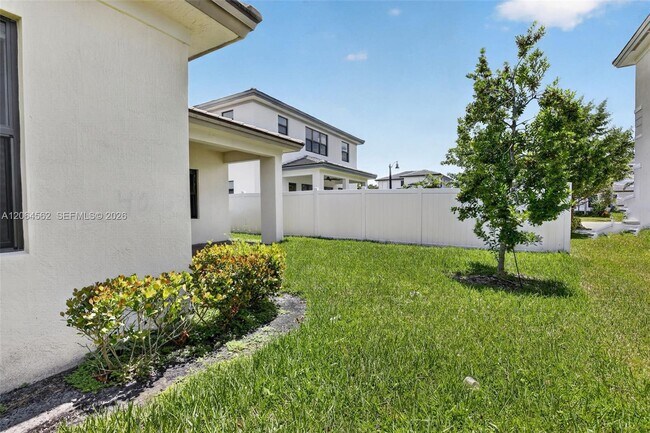 Building Photo - 4574 SW 173rd Ave
