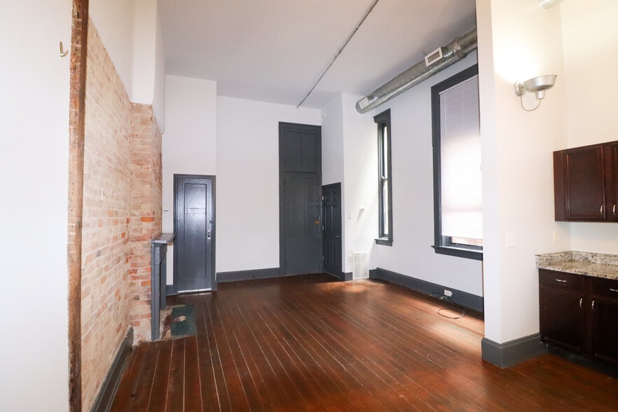 Building Photo - 1531 Elm St
