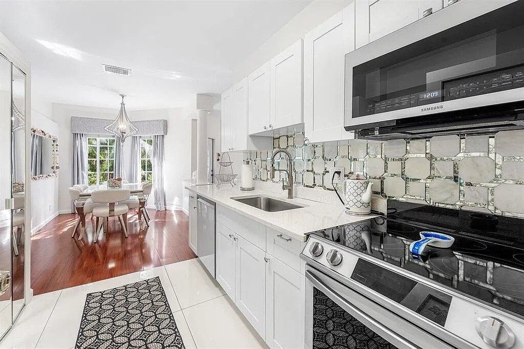 Building Photo - 20 S Lakeshore Dr