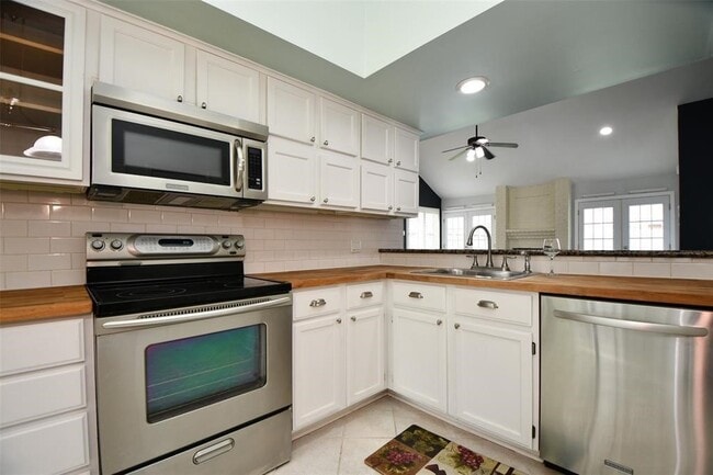 Building Photo - 12814 Ashford Meadow Dr