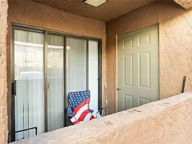 Building Photo - Check out the video! 3 Bedroom 2 Bath Cond...