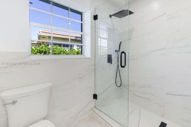 Building Photo - 725 91st St