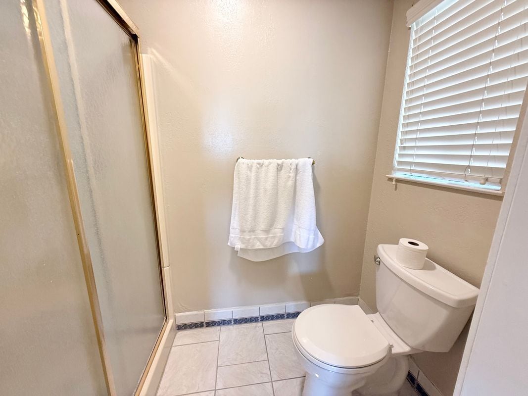 Building Photo - 4460 W Pine Haven Dr