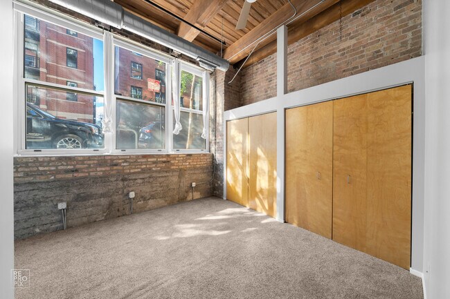 Building Photo - 1500 W Monroe St