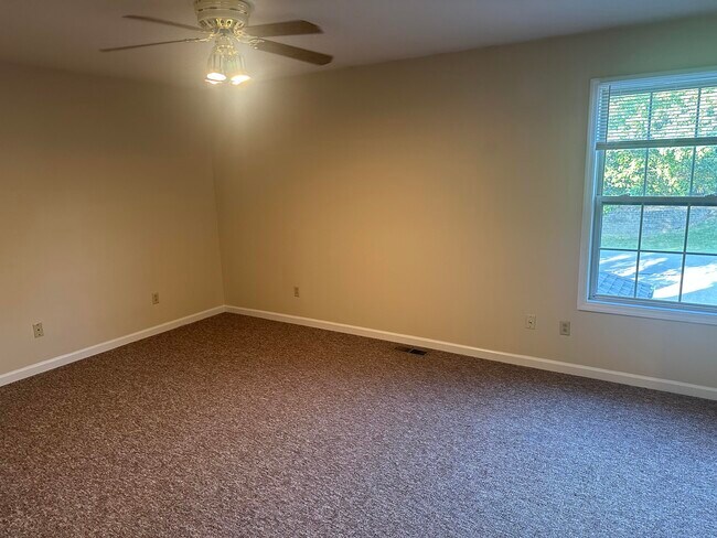 Building Photo - 2005 River Ridge Rd