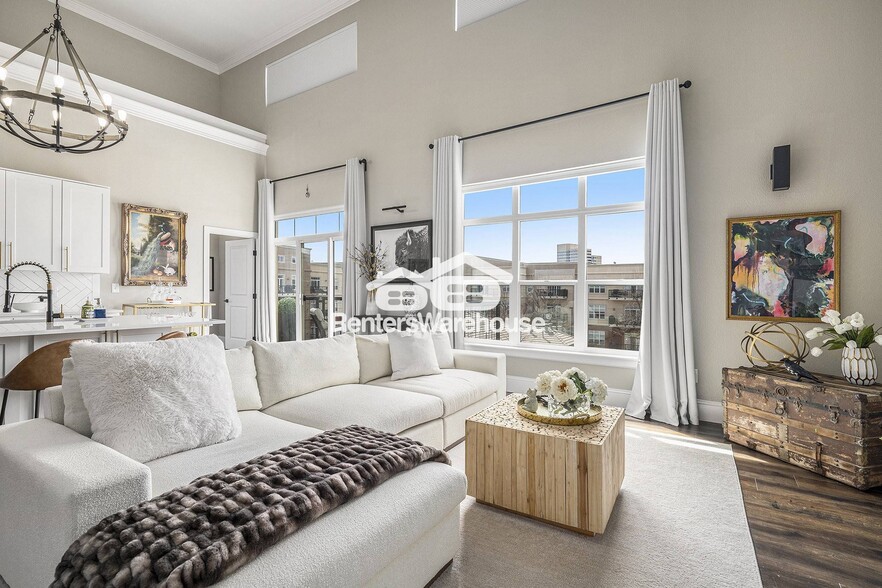 Building Photo - 5677 S Park Pl