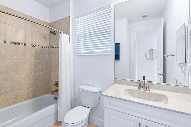 Building Photo - 2590 Bella Vista Cir