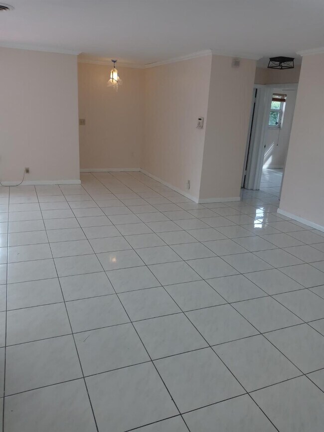 Building Photo - 701 SW 4th St